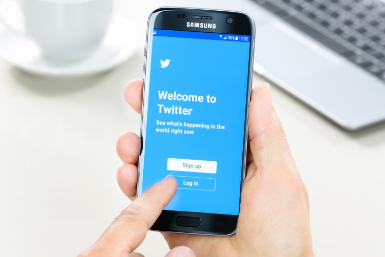Twitter - Personal Branding diri dengan social media - beebom.com