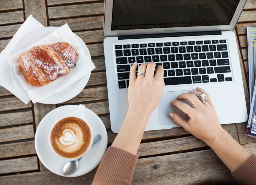 Buat kata-kata trademark - Hal-hal yang Biasa Kita Lupakan dalam Membangun Personal Branding Online - ericasuter.com Buat kata-kata trademark - Hal-hal yang Biasa Kita Lupakan dalam Membangun Personal Branding Online - ericasuter.com