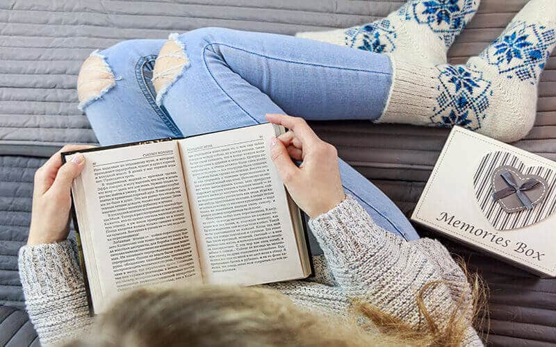 Membaca Buku - Hobi + Kreatif = Sumber Pendapatan - selfdevelopmentsecrets.com Membaca Buku - Hobi + Kreatif = Sumber Pendapatan - selfdevelopmentsecrets.com