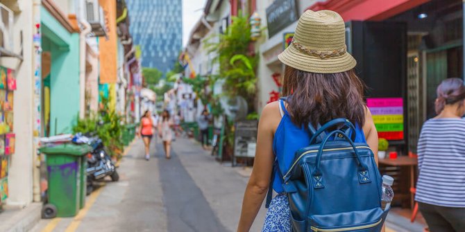 Berjalan-jalan - Freaklancer - Merdeka.com Berjalan-jalan - Freaklancer - Merdeka.com