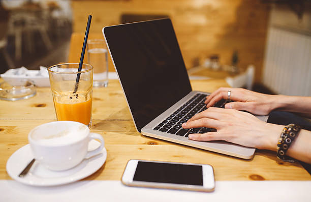 Tawarkan/Promosikan Jasa Anda kepada Lingkungan Sekitar - Membangun Kepercayaan Klien - istockphoto.com Tawarkan/Promosikan Jasa Anda kepada Lingkungan Sekitar - Membangun Kepercayaan Klien - istockphoto.com