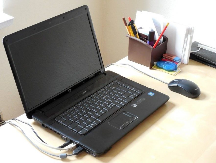 TETAP MENGHUBUNGKAN LAPTOP DENGAN CHARGER SELAMA PEMAKAIAN AKAN MERUSAK BATERAI - Hal yang Dialami Seorang Freelancer - jalantikus.com TETAP MENGHUBUNGKAN LAPTOP DENGAN CHARGER SELAMA PEMAKAIAN AKAN MERUSAK BATERAI - Hal yang Dialami Seorang Freelancer - jalantikus.com