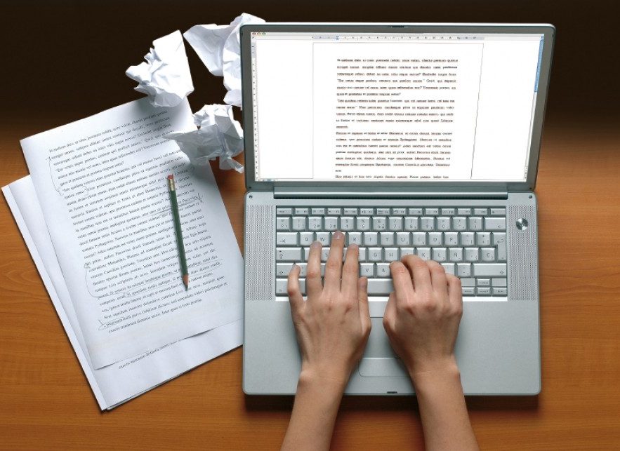 Bertemanlah dengan Semua Freelance Writer - Agar Kreatifitas dan Sensitifitas Menulis Tetap Terjaga - Ledfrog.com