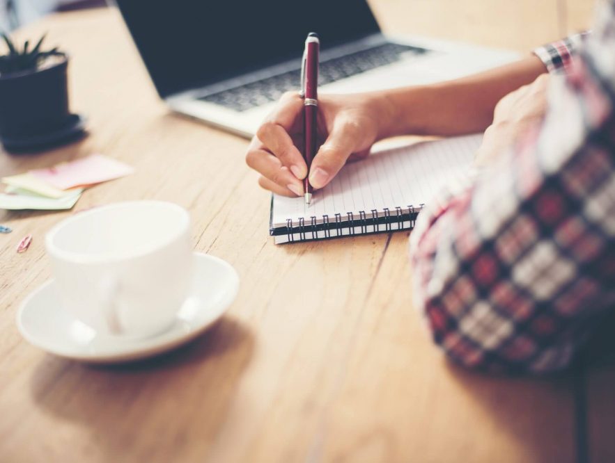 Jatuh Cinta - 5 Strategi Menjadi Pekerja yang Paling Dicari (1) - shopback.co.id Jatuh Cinta - 5 Strategi Menjadi Pekerja yang Paling Dicari (1) - shopback.co.id