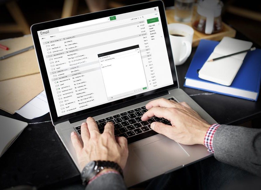 Cantumkan Nama, Tanda Tangan, dan Kontak Anda di Akhir Email - Seni Menulis Email dan Pengaruhnya Bagi Bisnis Anda - .vistazo.com Cantumkan Nama, Tanda Tangan, dan Kontak Anda di Akhir Email - Seni Menulis Email dan Pengaruhnya Bagi Bisnis Anda - .vistazo.com