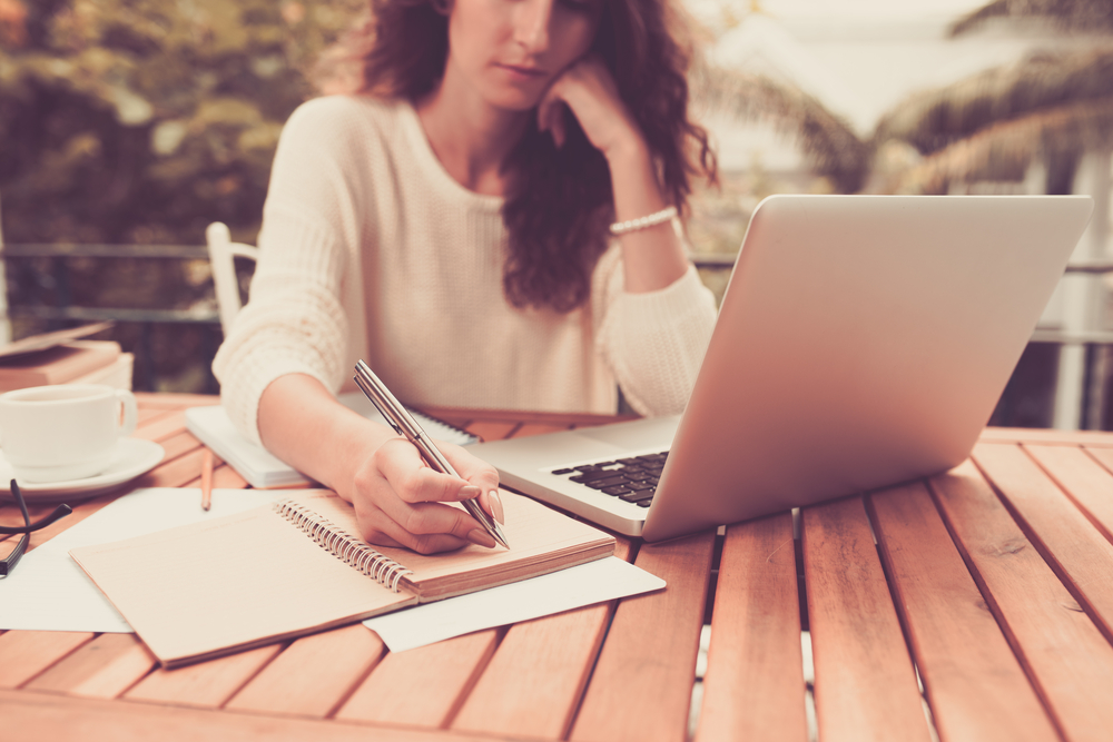 Writer - Sepuluh Jenis Kerja Online dari Rumah, Pilih yang Mana?