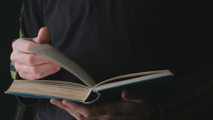 Kamus Kita = Kawan Kita -Belajar Bahasa Inggris? Buat Kamus Sendiri! - Shutterstock.com