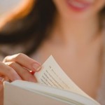 Buka buku pelajaran bahasa Indonesiamu kembali!