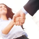 Tampak profesional dan menghormati orang lain –  Memperkenalkan perusahaan/bidang keahlian -tiarabrianna.blogspot.com