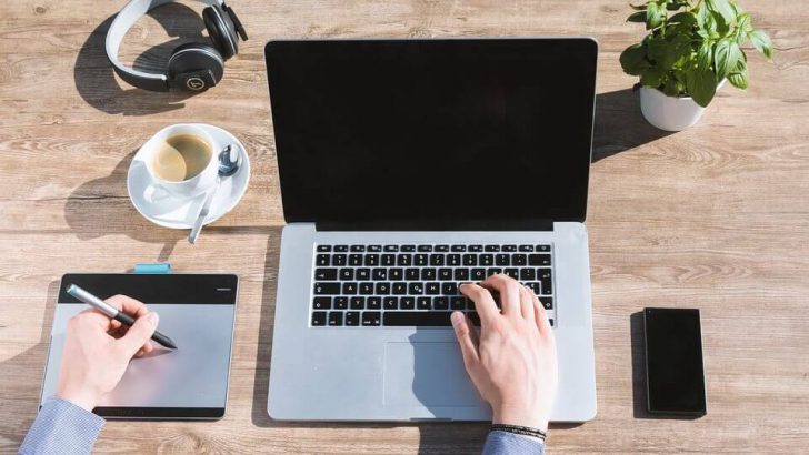 7 MACAM FREELANCE YANG BISA MENINGKATKAN PENGHASILAN DENGAN MERANCANG GRAPHIC DESIGN TEMPLATE -pixabay.com